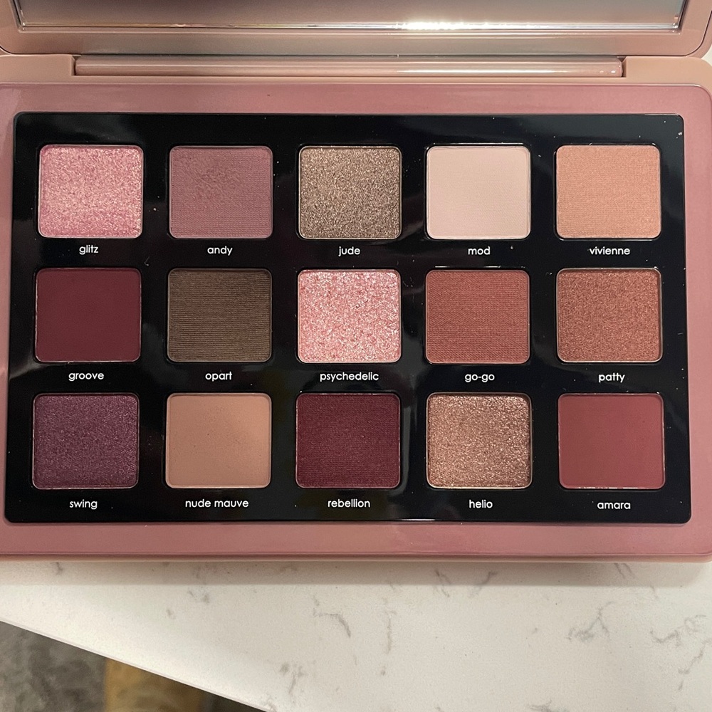 Natasha Denona Retro and Glam palette. - Picture 3 of 8